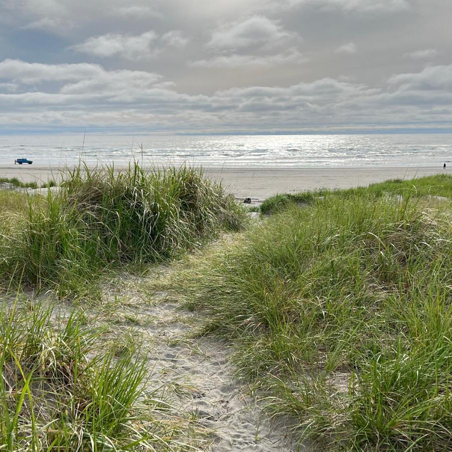 Lighthouse Oceanfront Resort Long Beach Exterior foto